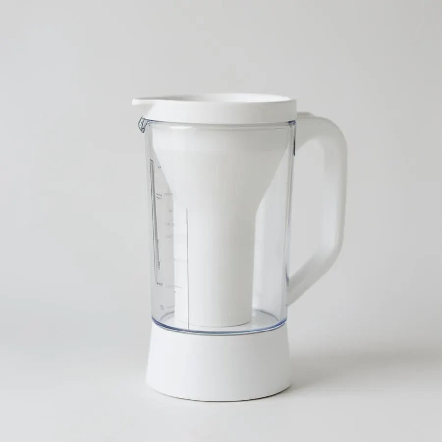 Water filter jug with cartridge