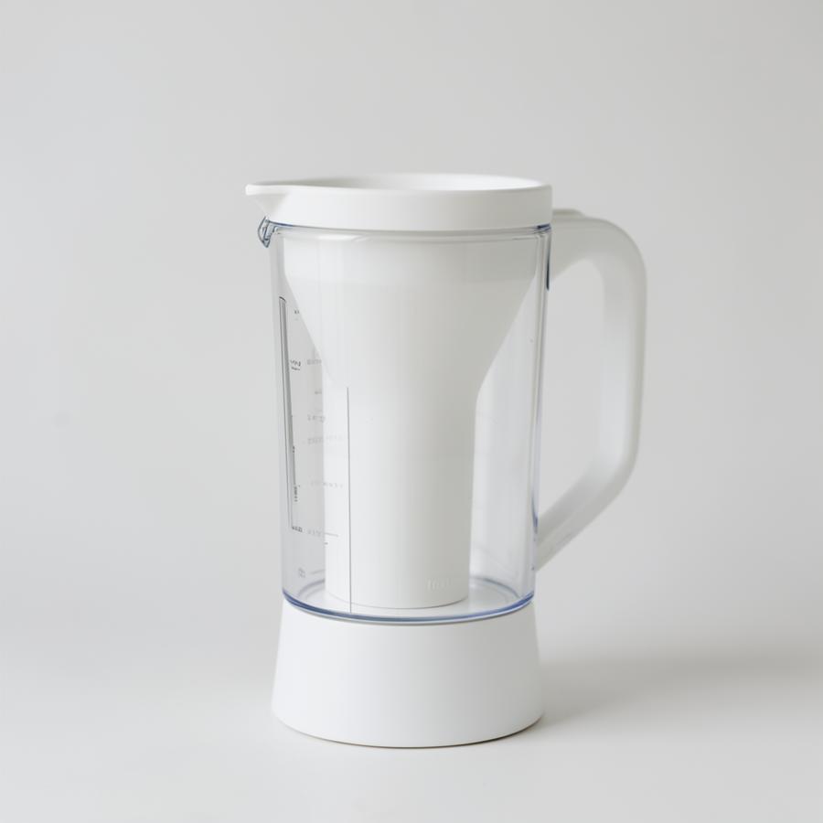 Water filter jug with cartridge